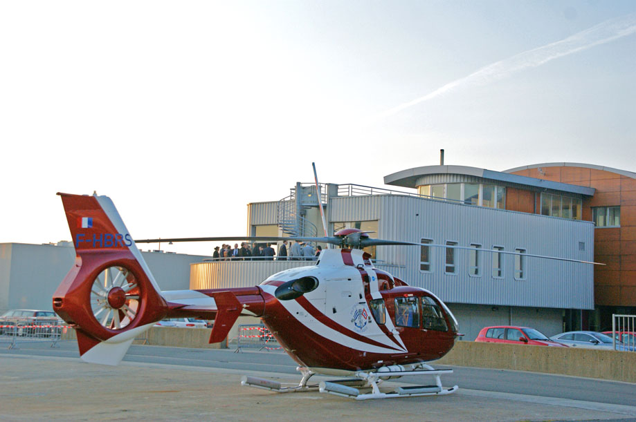 Hélicoptère EC135 d'Eurocopter Pilotage de Dunkerque 
